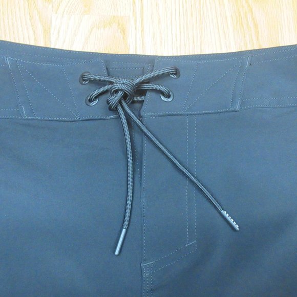 NEW! OAKLEY UNLINED PERFORMANCE FIT POLY/ELASTANE SWIM SHORTS BLACK Sz 32 - Picture 2 of 6